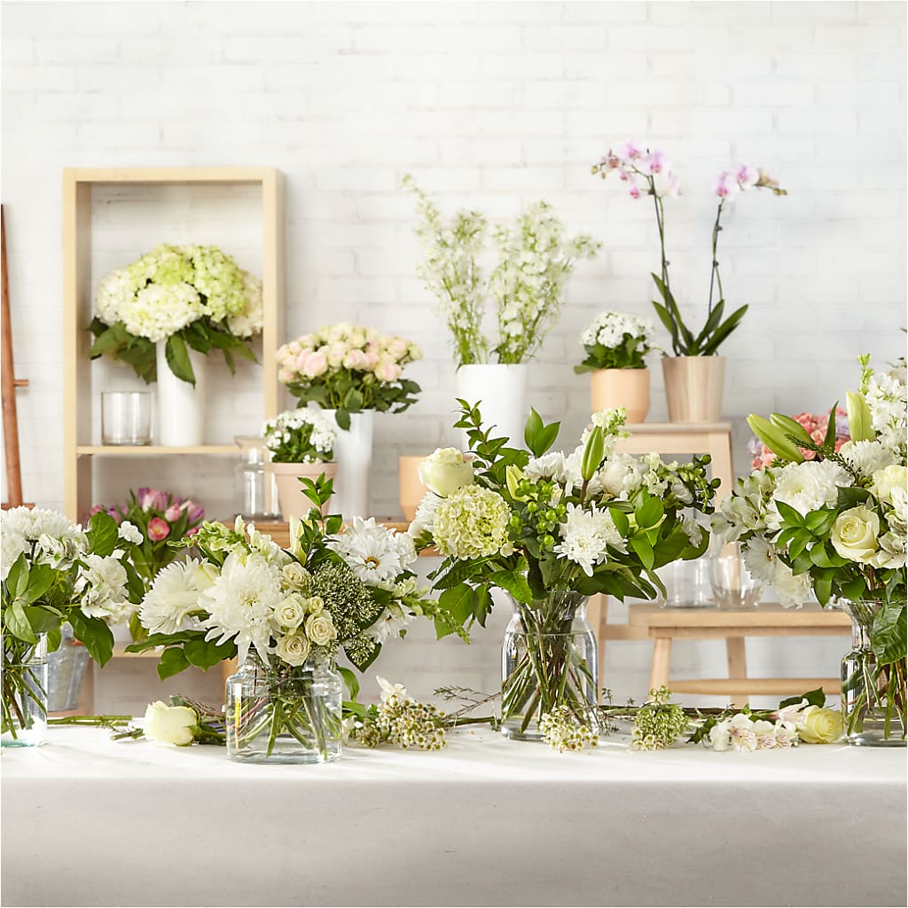 Classic Ivory – A Florist Original – Noor Florist Llc, Lake Villa IL